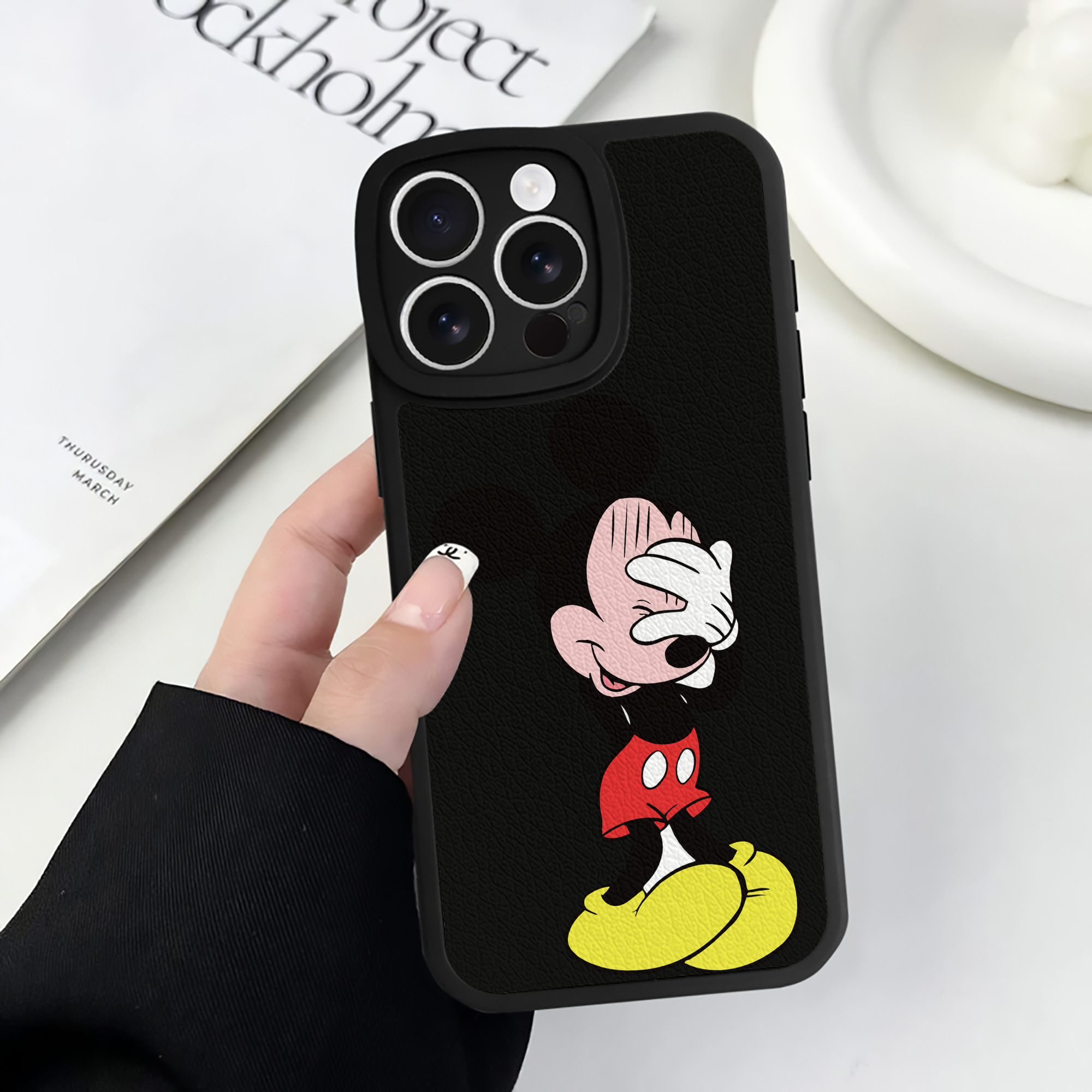（画像用） ミッキーマウス Mickey Mouse 【iPhone 16シリーズ対応】シリコンスマホケース（レザー調） 材質：シリコン